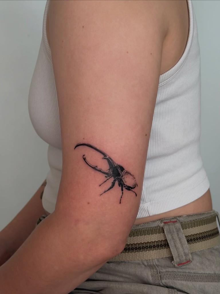 Hercules beetle blackwork tattoo by brunac.art